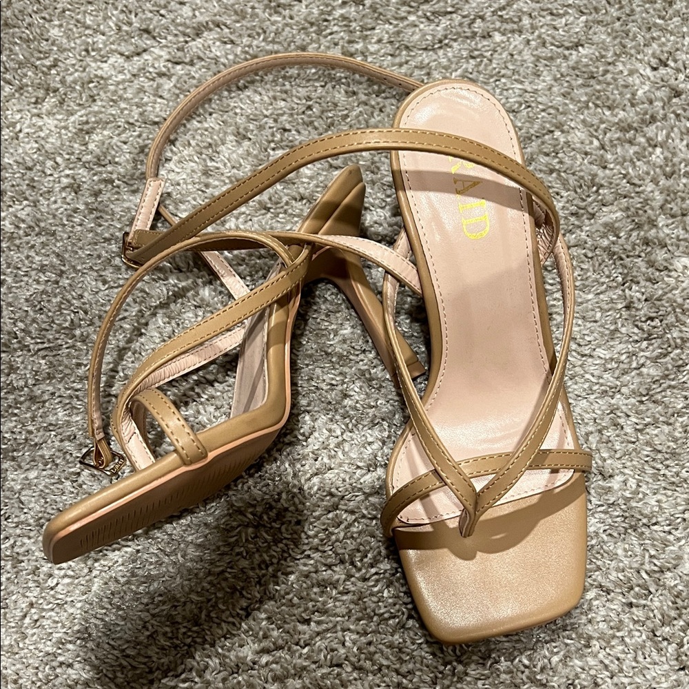 Chic Tan Strappy Heels
